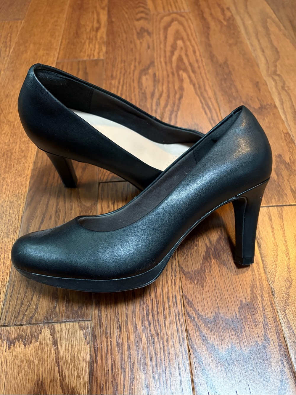 Clarks Collection Ambyr Joy Black Leather Comfort Pumps Heels Size 7
